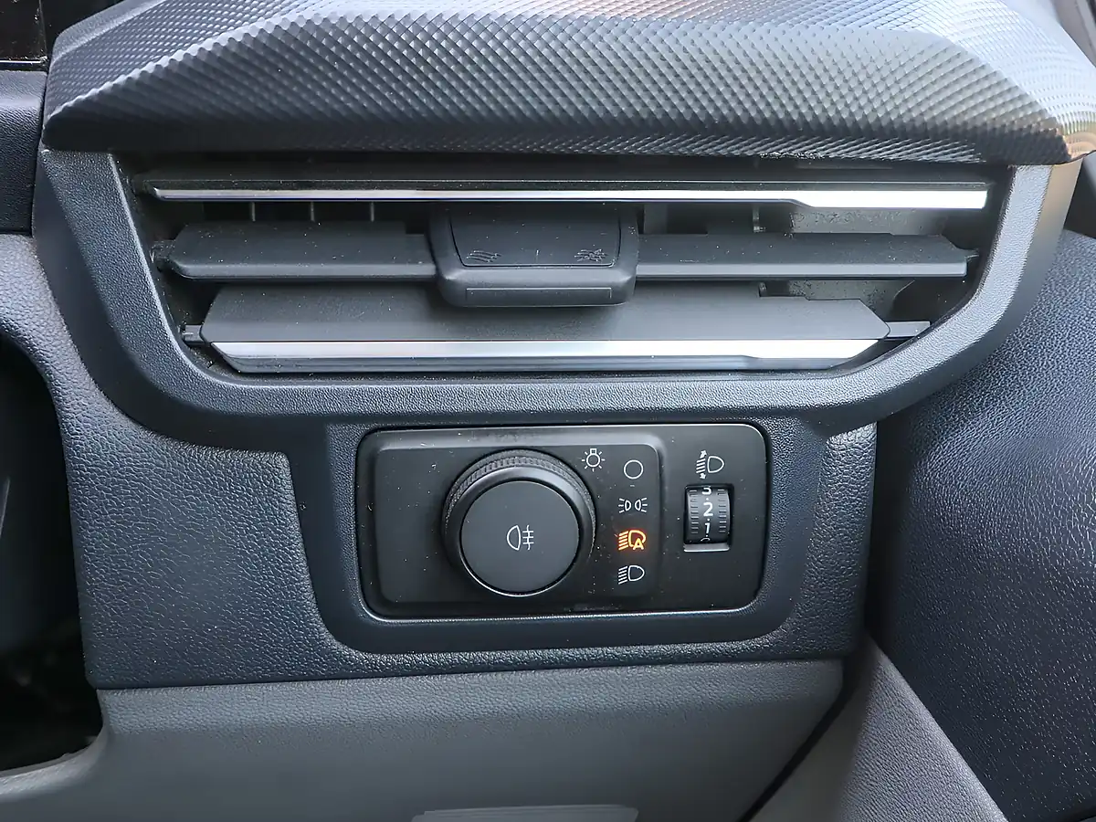 Used 2024 Ford Transit Custom Limited L1 Swb Moondust Silver - Interior and Exterior details 17