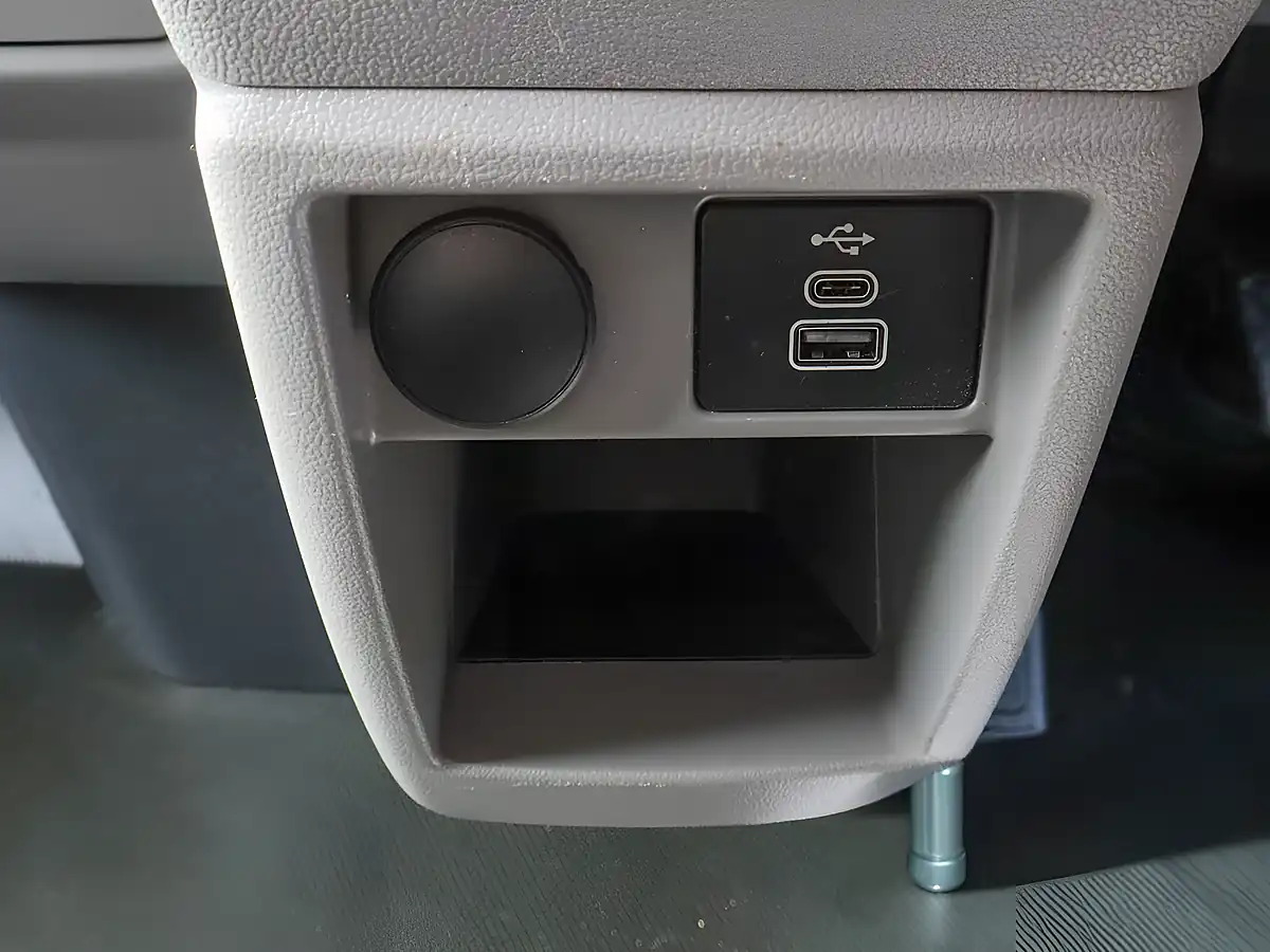 Used 2024 Ford Transit Custom Limited L2 Lwb Moondust Silver - Interior and Exterior details 16