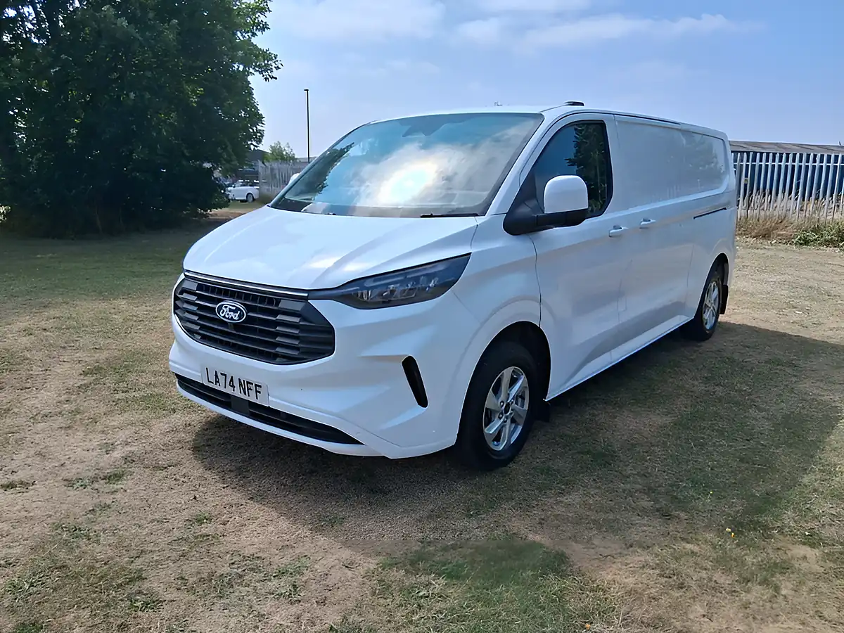 Used 2024 Ford Transit Custom Limited White - Front View