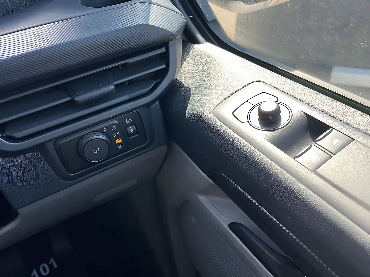 Used 2024 Ford Transit Custom Trend White - Interior and Exterior details 15