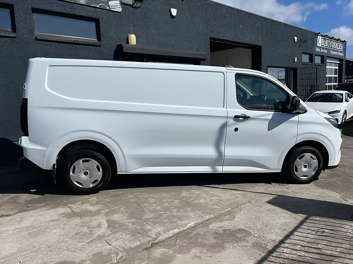 Used 2024 Ford Transit Custom Trend White - Interior and Exterior details 4