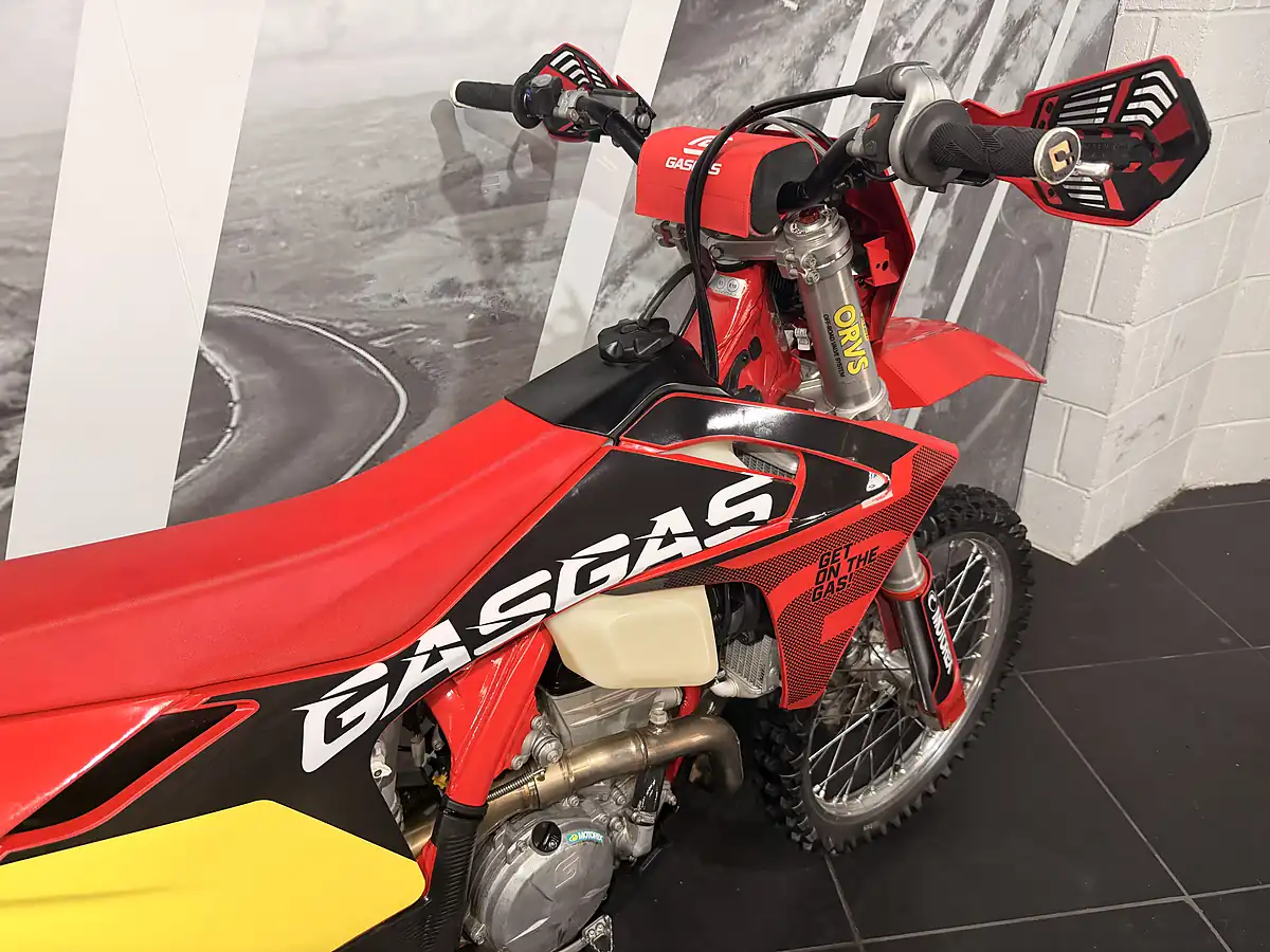Used 2024 Gasgas Ec 350 F Red - Interior and Exterior details 4