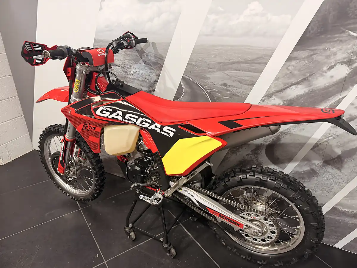 Used 2024 Gasgas Ec 350 F Red - Interior and Exterior details 8