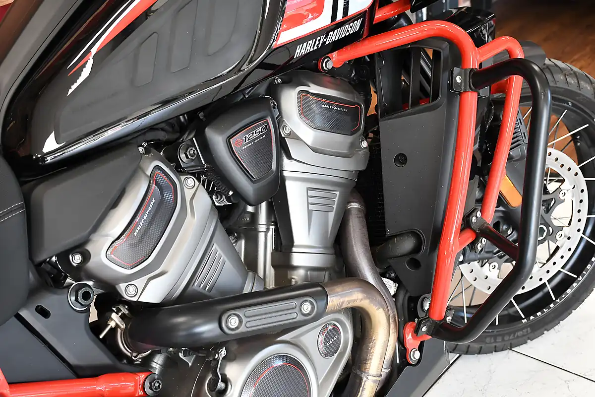 Used 2024 Harley-Davidson Pan America Cvo Legendary Orange - Interior and Exterior details 16