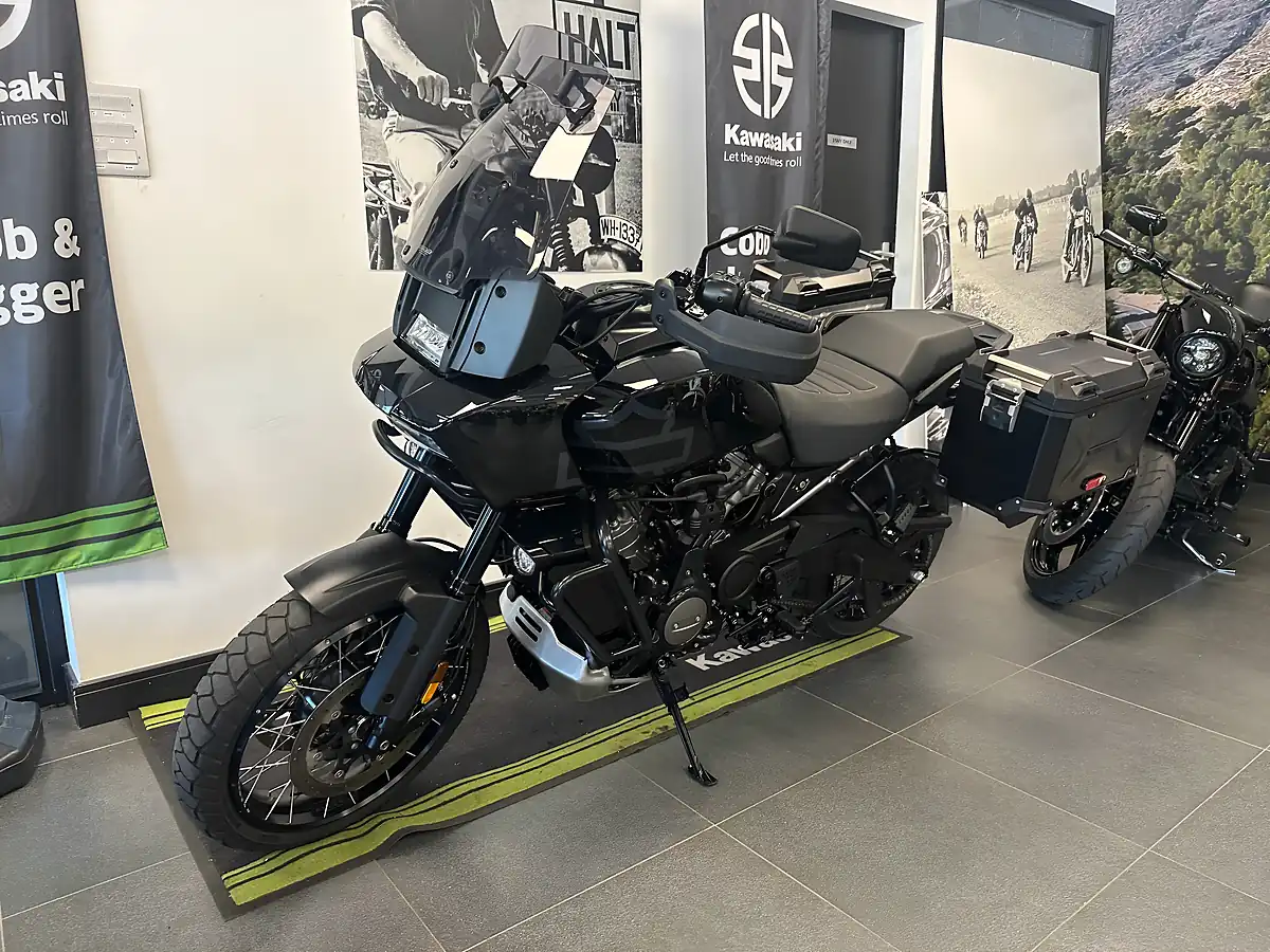 Used 2024 Harley-Davidson Pan America S Black - Interior and Exterior details 12