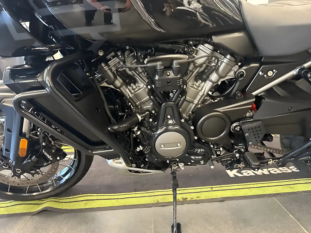Used 2024 Harley-Davidson Pan America S Black - Interior and Exterior details 15