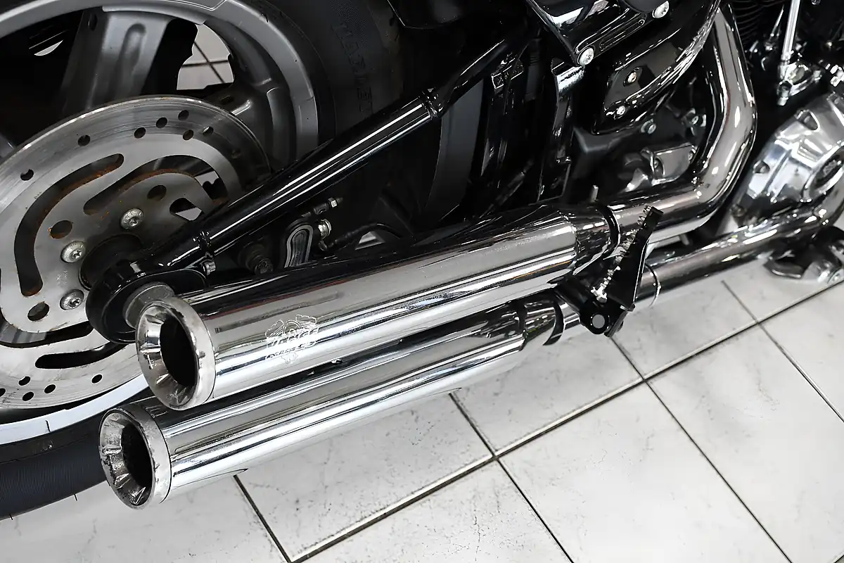 Used 2024 Harley-Davidson Softail Standard Black - Interior and Exterior details 4
