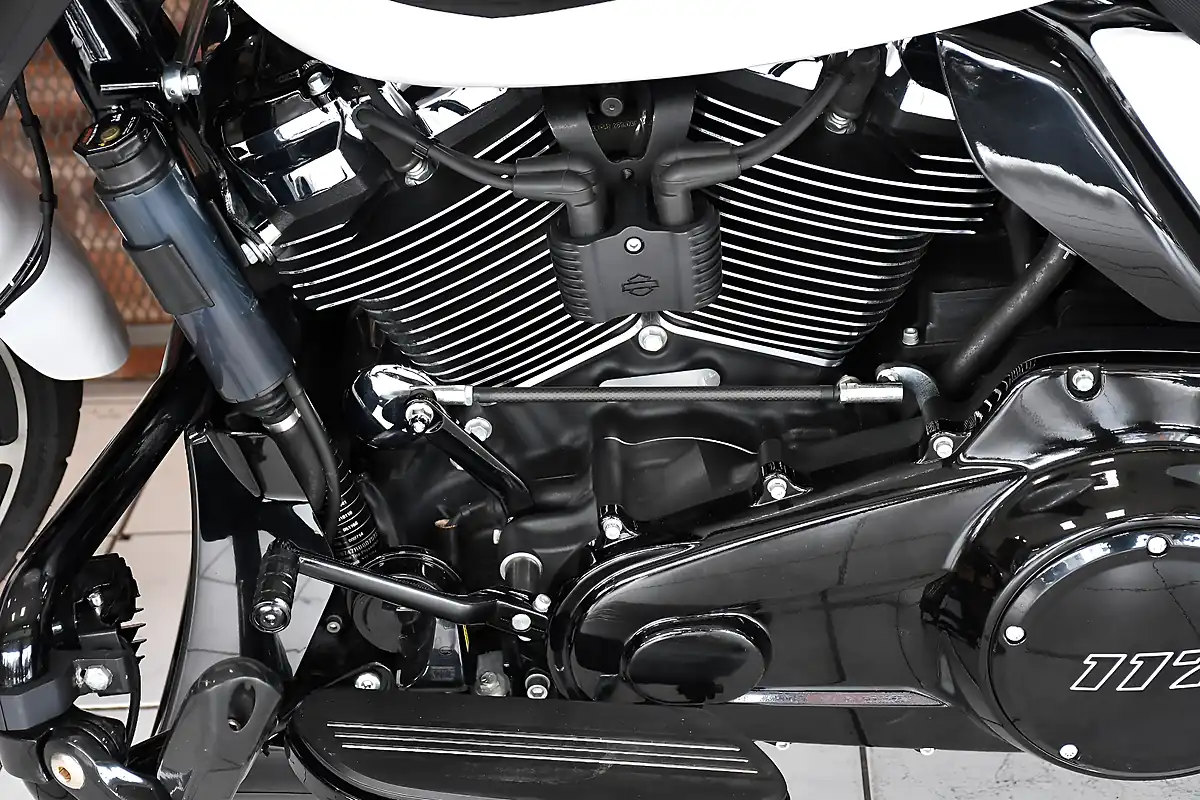 Used 2024 Harley-Davidson Street Glide White - Interior and Exterior details 11