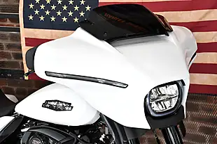 Used 2024 Harley-Davidson Street Glide White - Interior and Exterior details 16