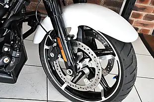 Used 2024 Harley-Davidson Street Glide White - Interior and Exterior details 17