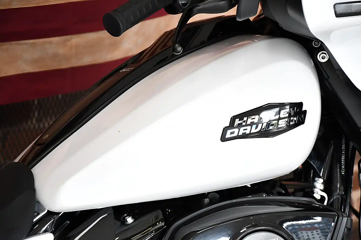 Used 2024 Harley-Davidson Street Glide White - Interior and Exterior details 2