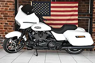 Used 2024 Harley-Davidson Street Glide White - Interior and Exterior details 7