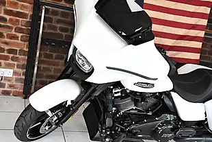 Used 2024 Harley-Davidson Street Glide White - Interior and Exterior details 8