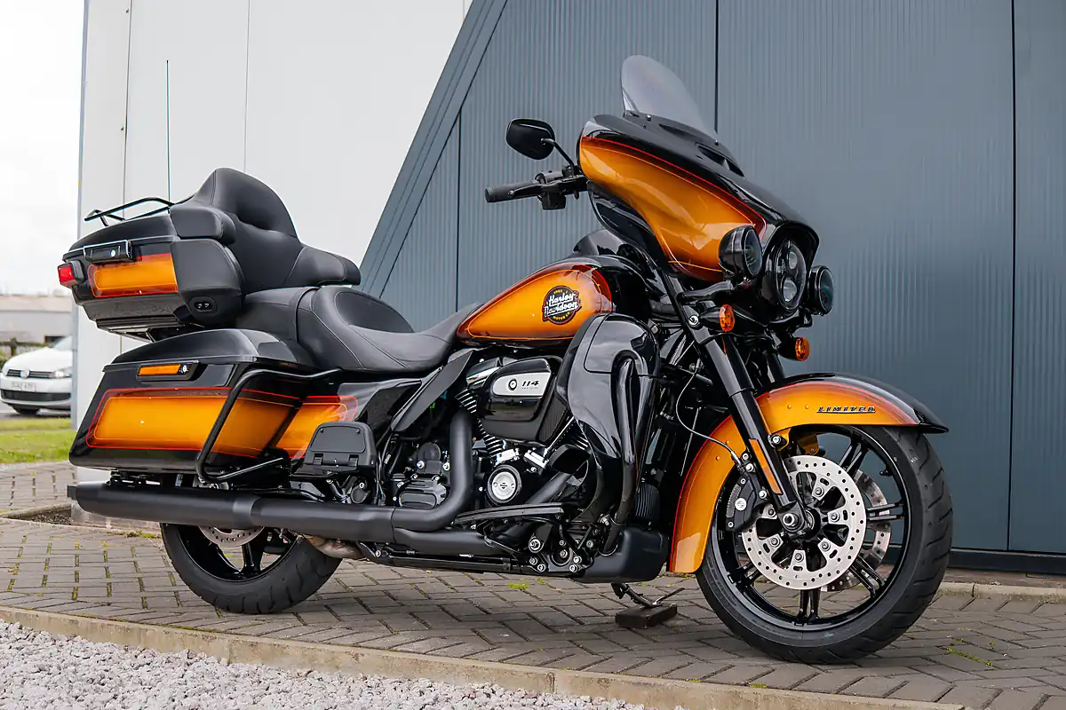 Used 2024 Harley-Davidson Ultra Limited Enthusiast Collection Tobacco Fade - Front View