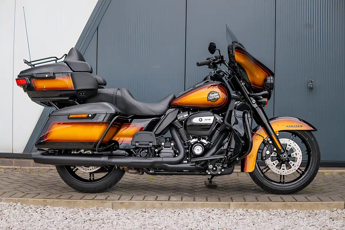 Used 2024 Harley-Davidson Ultra Limited Enthusiast Collection Tobacco Fade - Interior and Exterior details 4