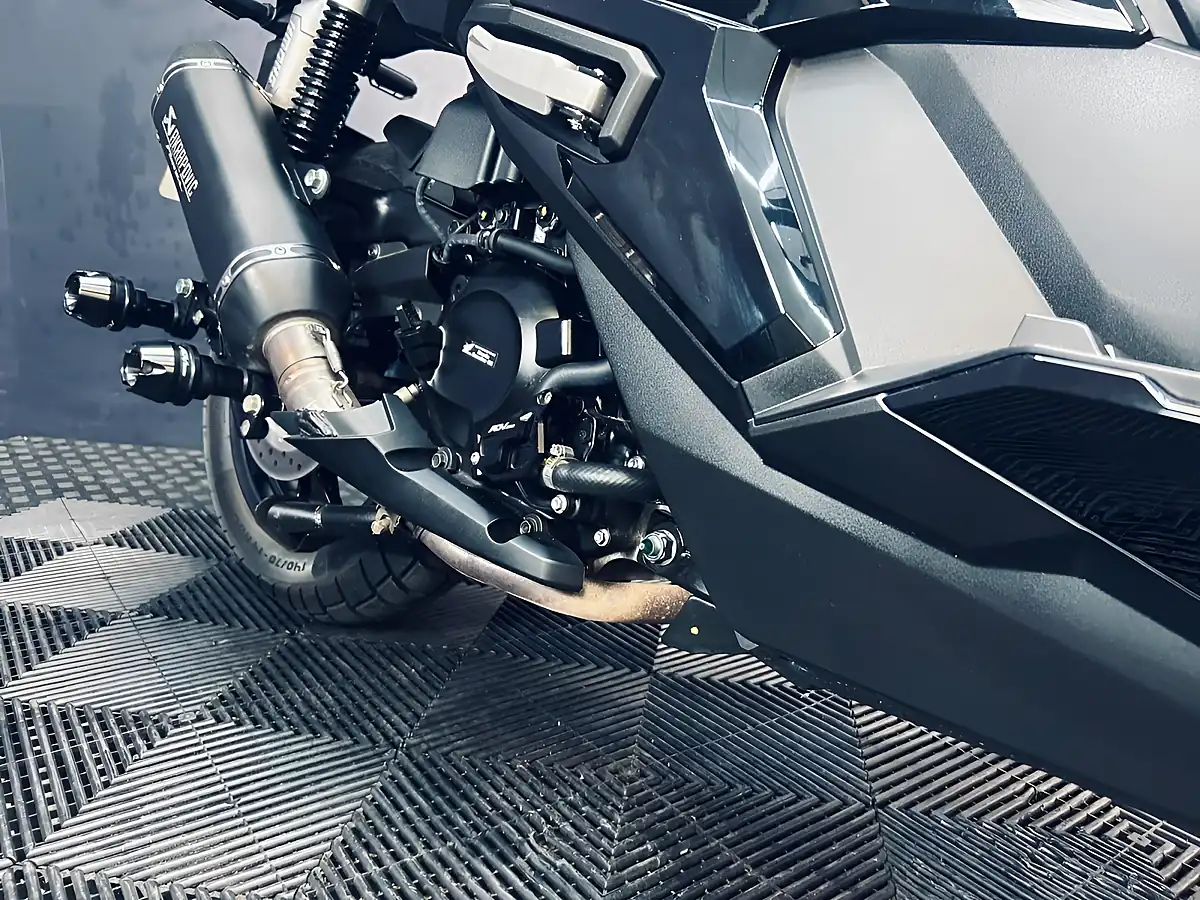 Used 2024 Honda Adv 350 Black - Interior and Exterior details 10