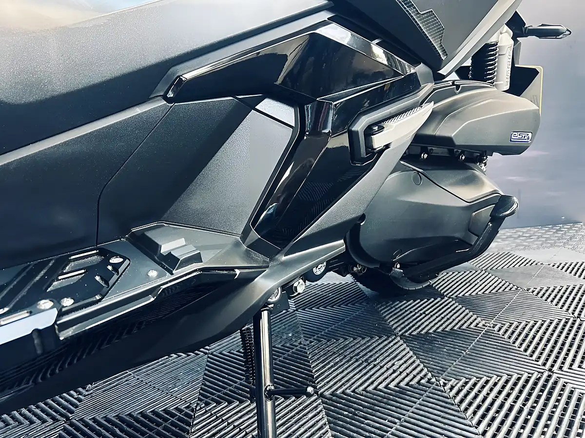 Used 2024 Honda Adv 350 Black - Interior and Exterior details 11