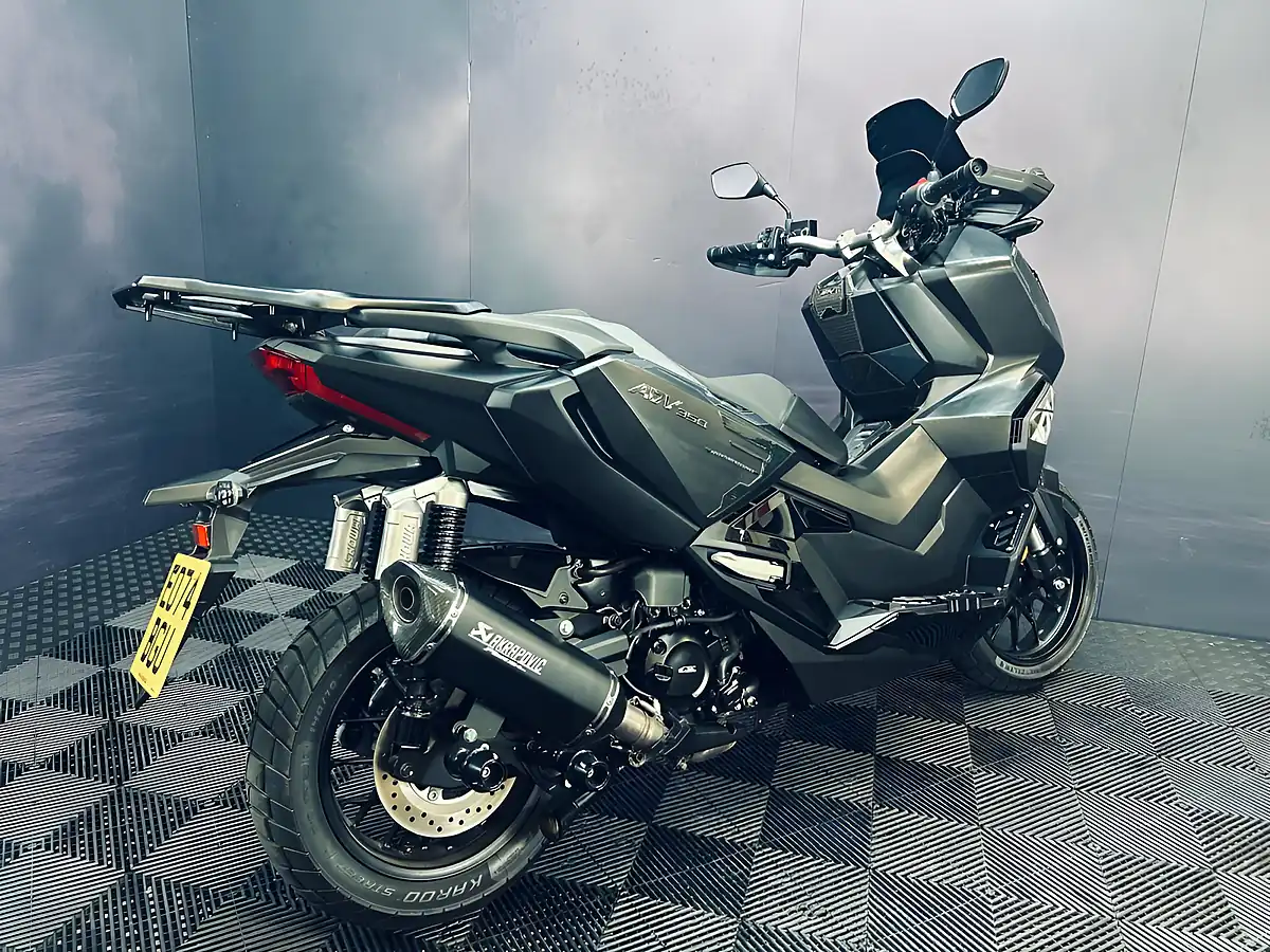 Used 2024 Honda Adv 350 Black - Interior and Exterior details 12