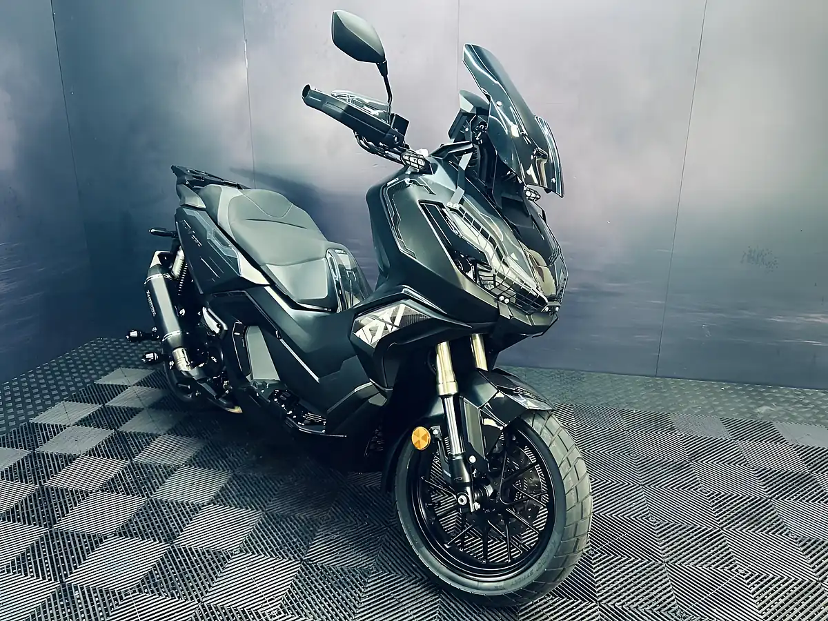 Used 2024 Honda Adv 350 Black - Interior and Exterior details 19