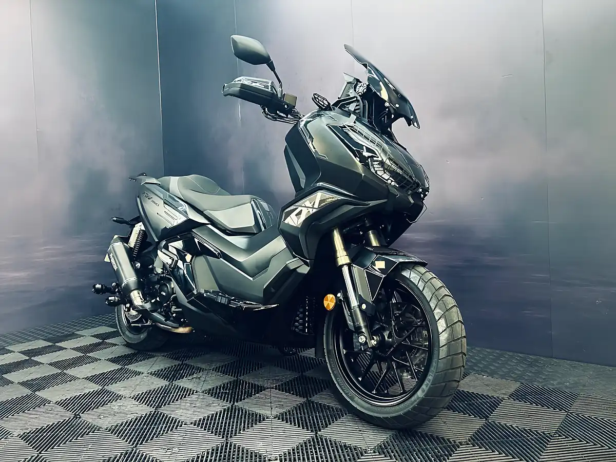 Used 2024 Honda Adv 350 Black - Interior and Exterior details 4
