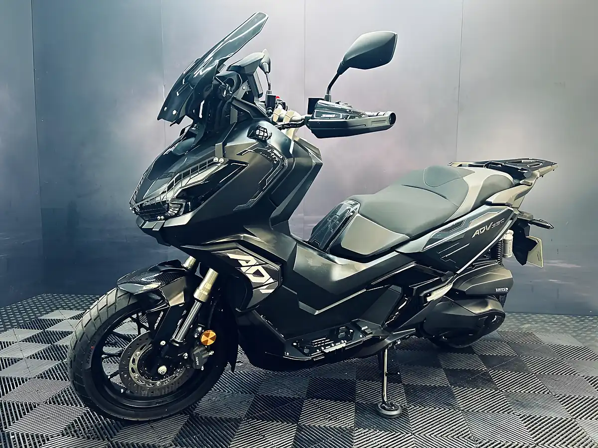 Used 2024 Honda Adv 350 Black - Interior and Exterior details 5