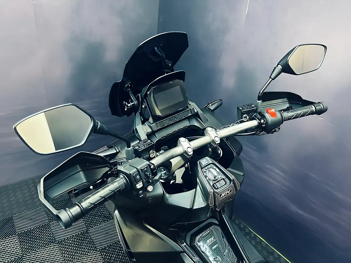 Used 2024 Honda Adv 350 Black - Interior and Exterior details 8