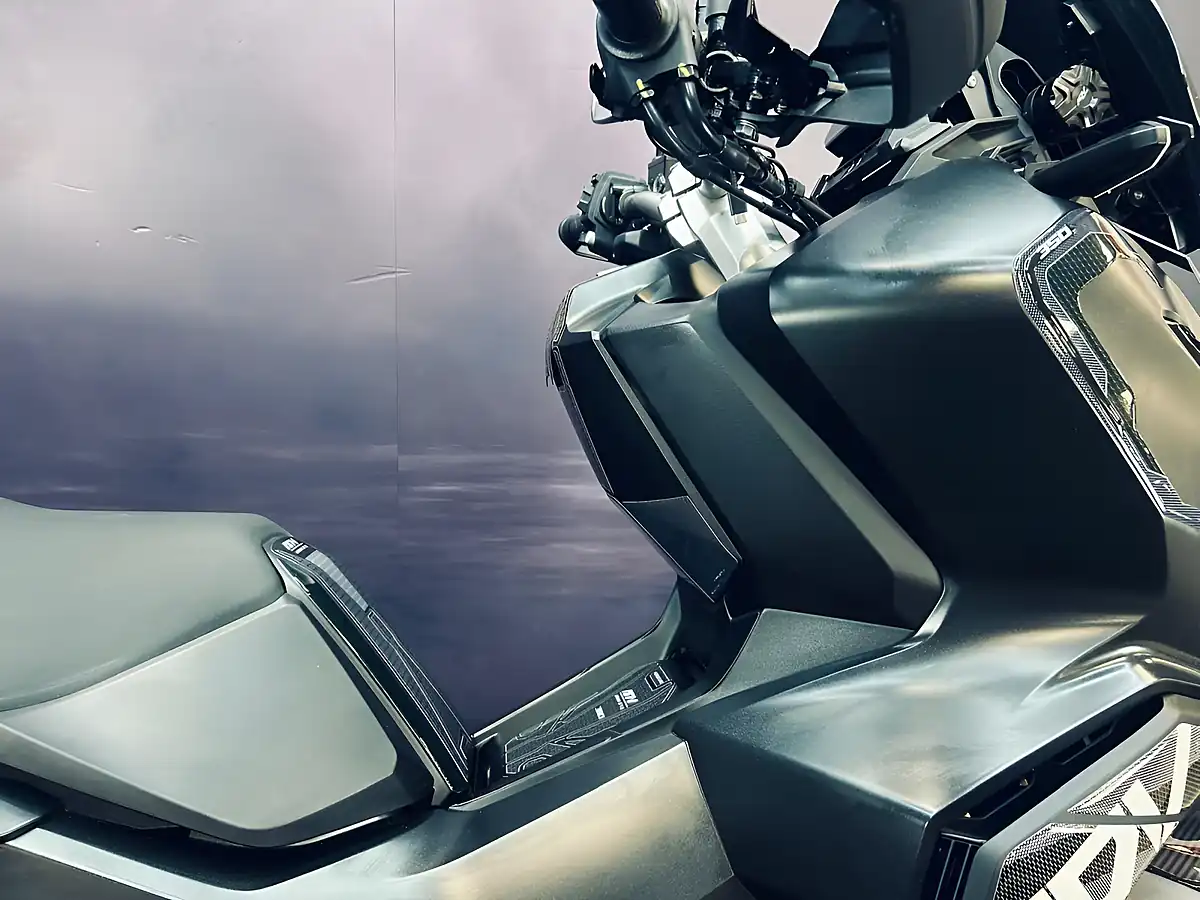 Used 2024 Honda Adv 350 Black - Interior and Exterior details 9