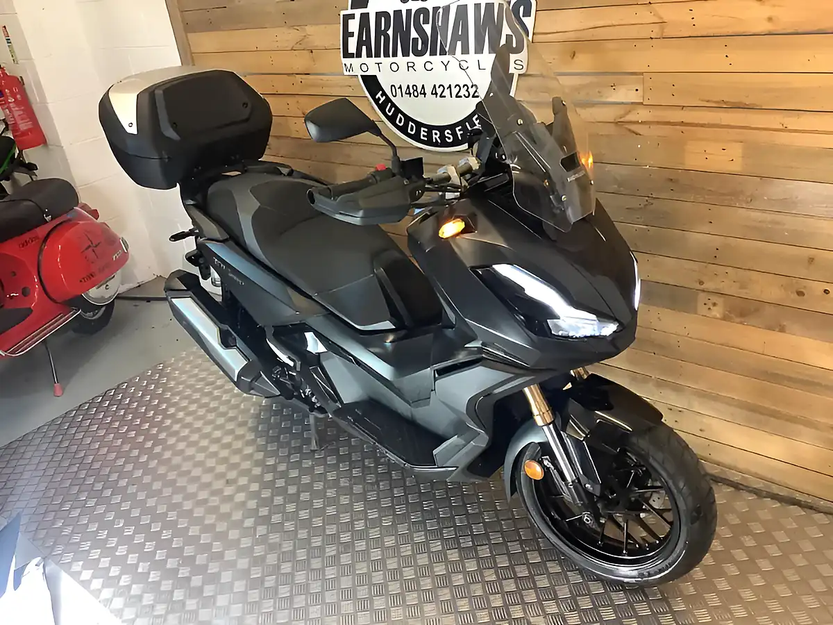 Used 2024 Honda Adv Black - Interior and Exterior details 5
