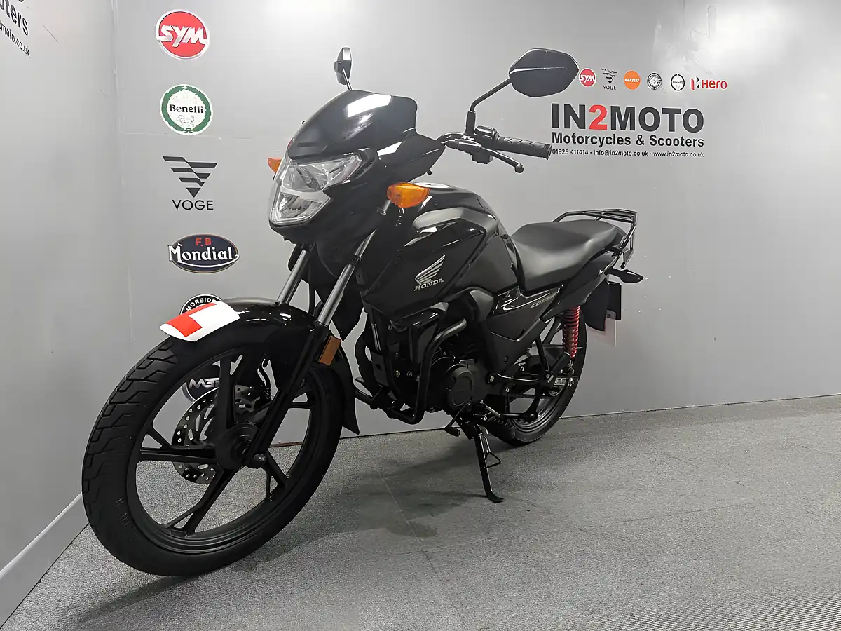 Used 2024 Honda CB125F Black - Interior and Exterior details 13
