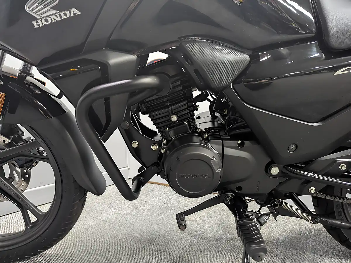 Used 2024 Honda CB125F Black - Interior and Exterior details 15