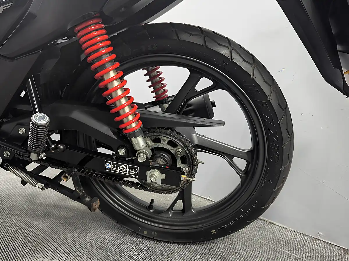 Used 2024 Honda CB125F Black - Interior and Exterior details 16