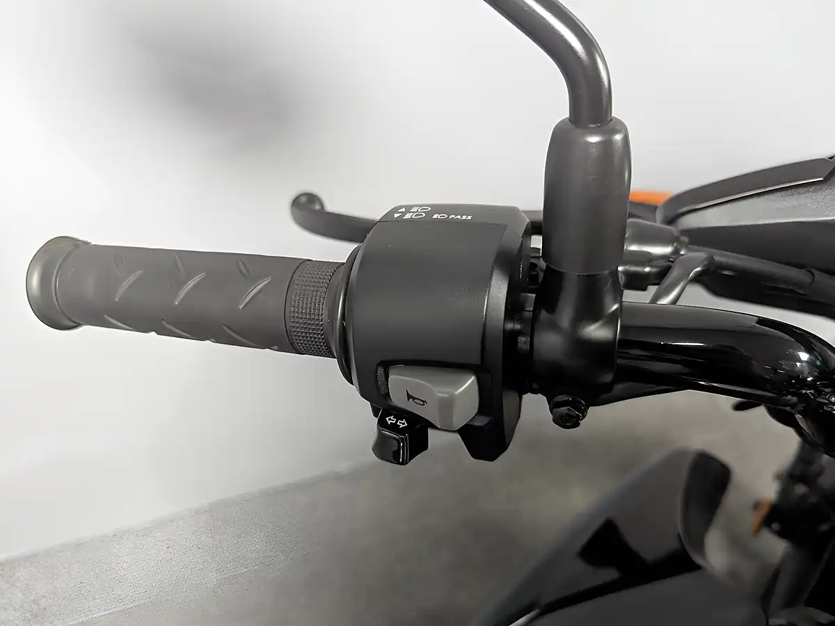 Used 2024 Honda CB125F Black - Interior and Exterior details 18