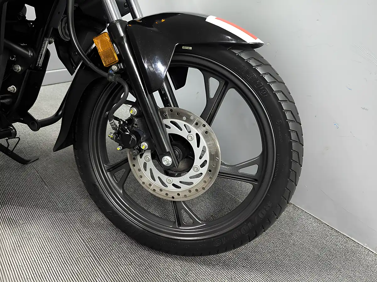 Used 2024 Honda CB125F Black - Interior and Exterior details 3