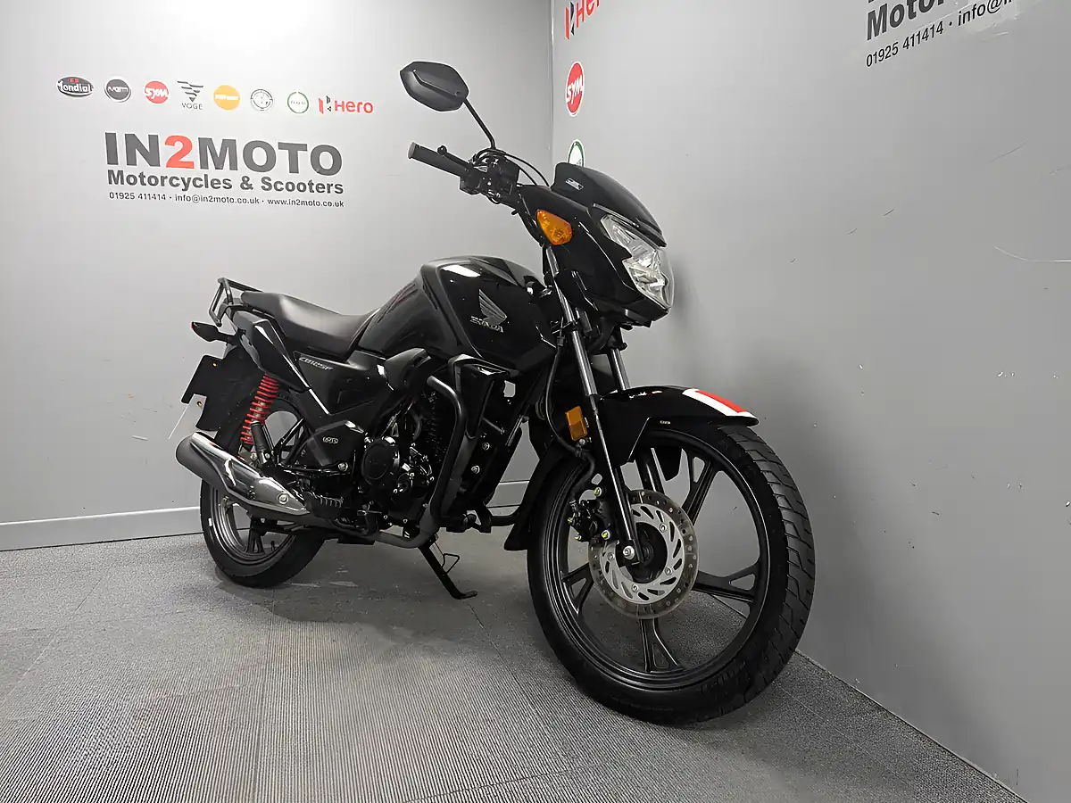 Used 2024 Honda CB125F Black - Interior and Exterior details 4