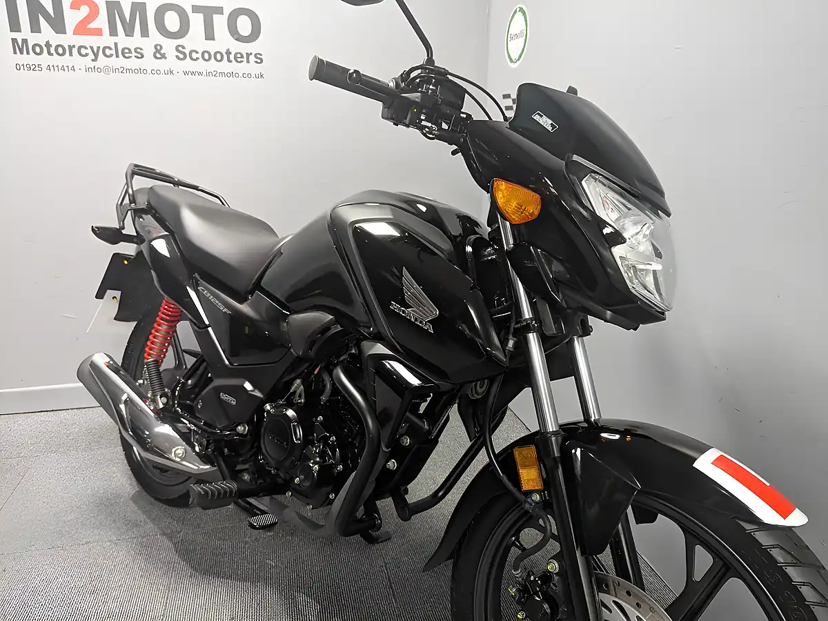 Used 2024 Honda CB125F Black - Interior and Exterior details 5