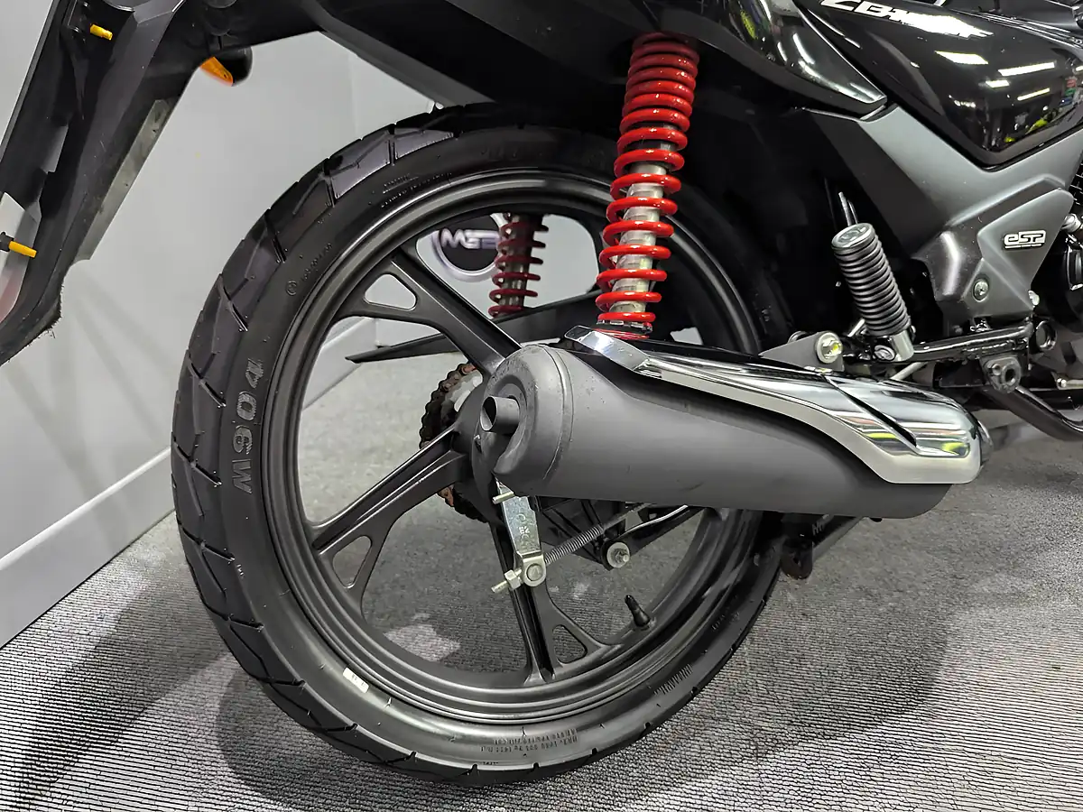 Used 2024 Honda CB125F Black - Interior and Exterior details 9