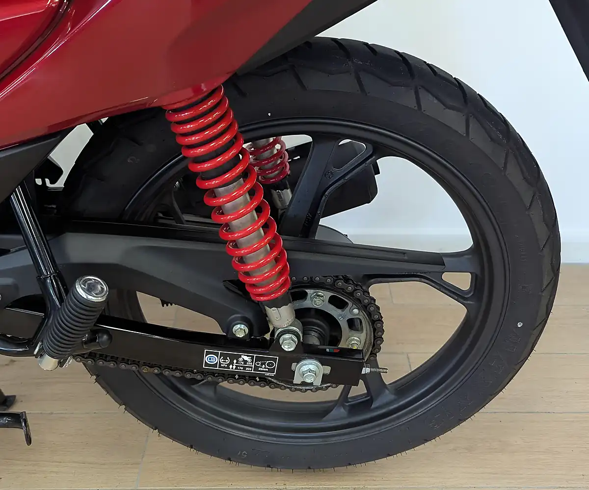 Used 2024 Honda CB125F Red - Interior and Exterior details 13