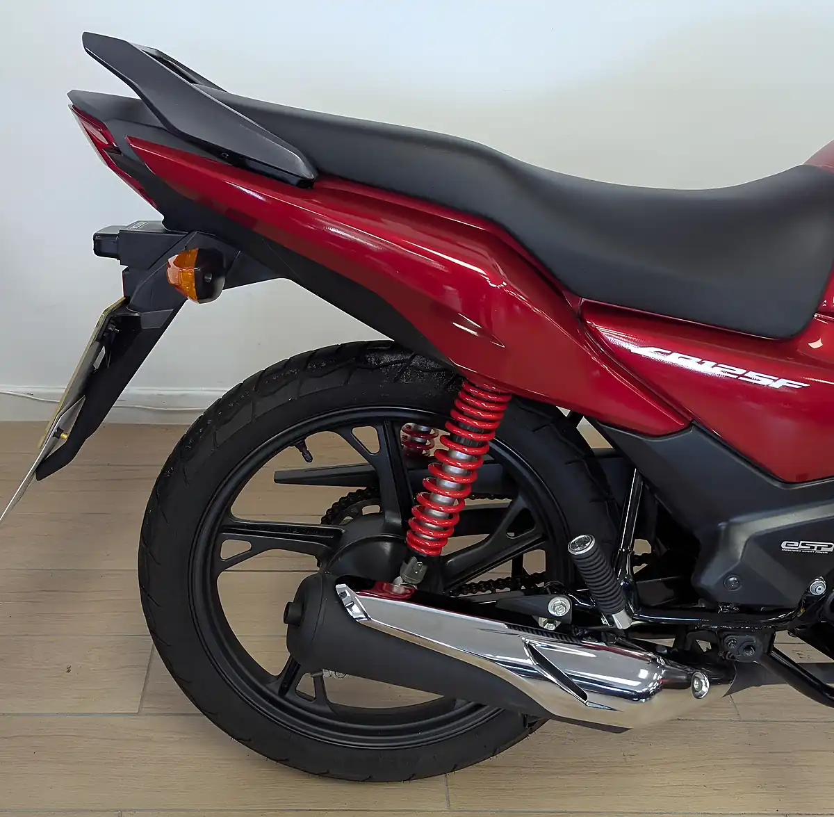 Used 2024 Honda CB125F Red - Interior and Exterior details 19