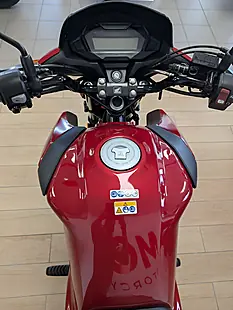 Used 2024 Honda CB125F Red - Interior and Exterior details 20
