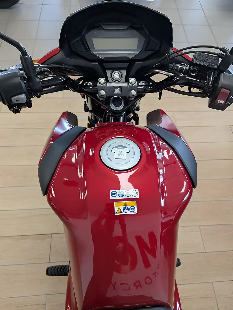 Used 2024 Honda CB125F Red - Interior and Exterior details 20