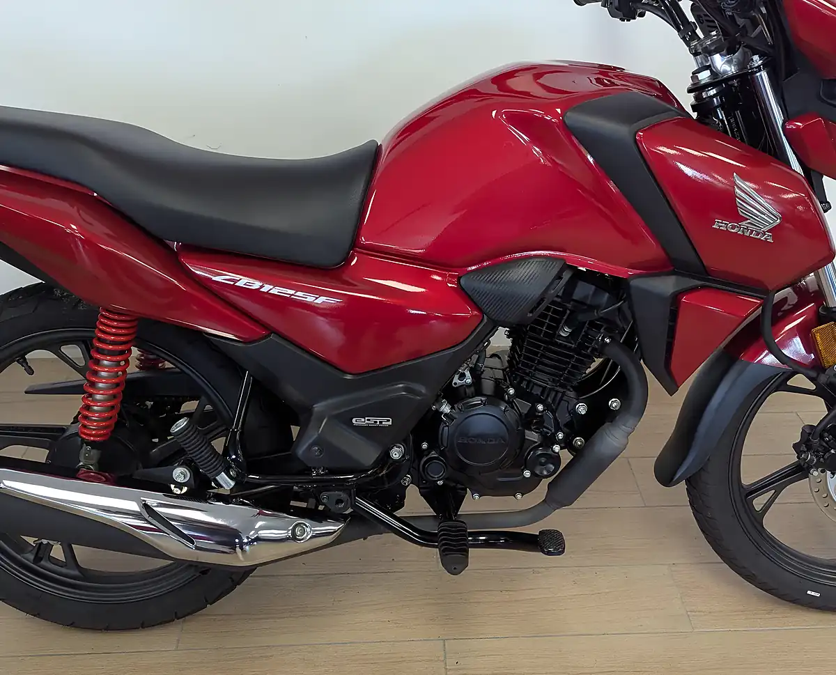 Used 2024 Honda CB125F Red - Interior and Exterior details 6