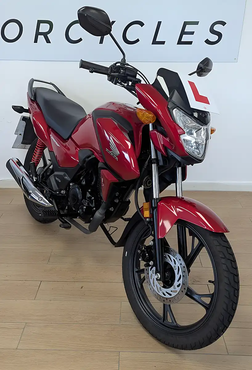 Used 2024 Honda CB125F Red - Interior and Exterior details 7