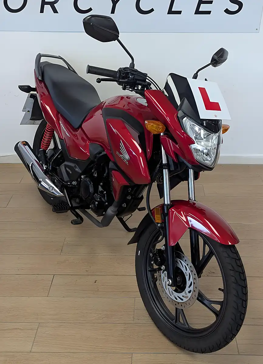 Used 2024 Honda CB125F Red - Interior and Exterior details 8