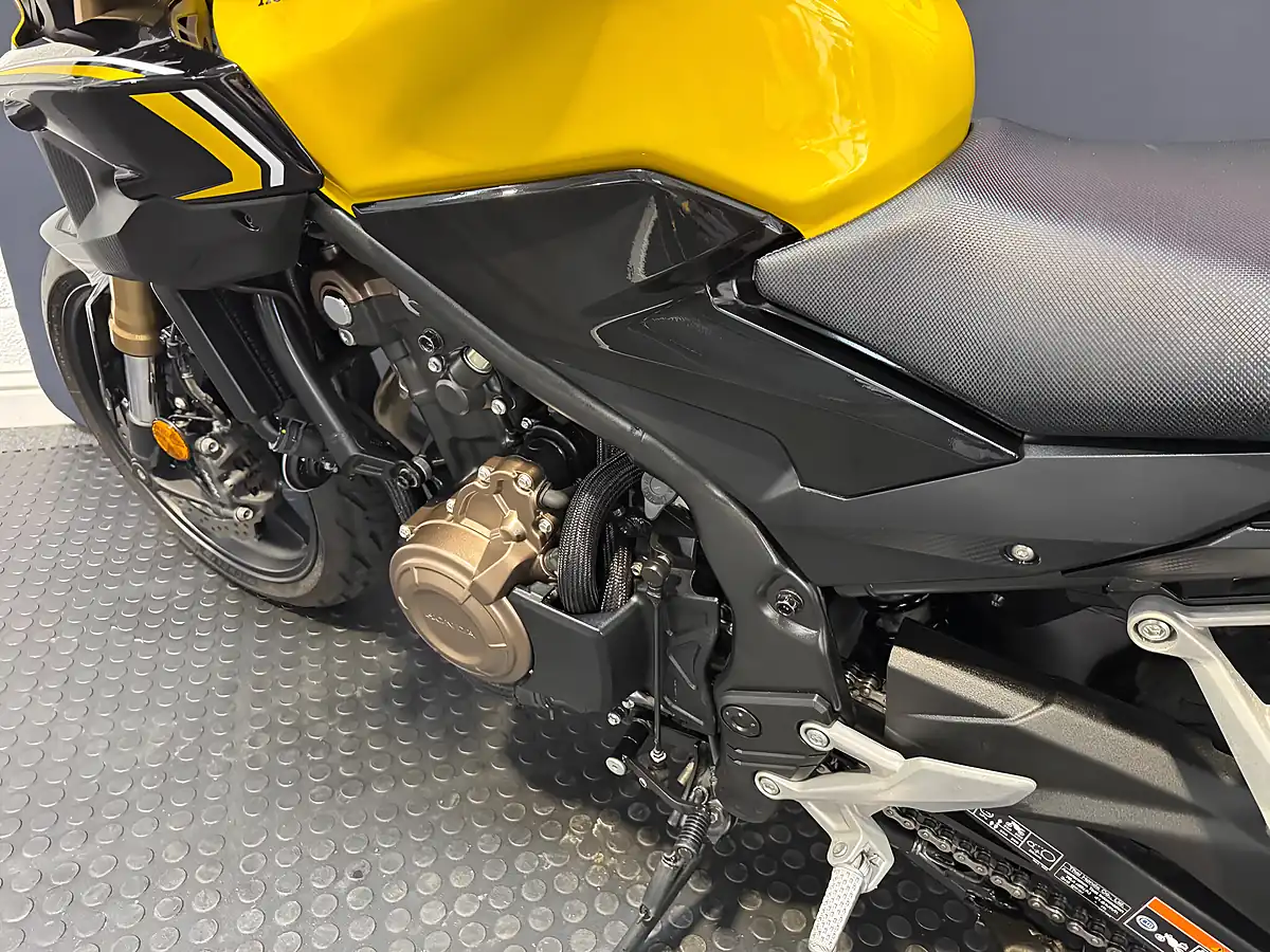 Used 2024 Honda CB500F - Interior and Exterior details 18