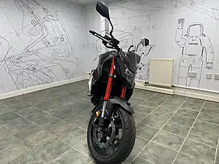 Used 2024 Honda CB750 Hornet Black - Interior and Exterior details 6