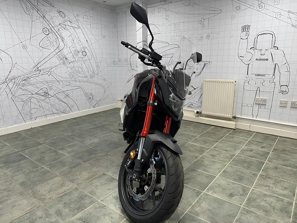 Used 2024 Honda CB750 Hornet Black - Interior and Exterior details 6