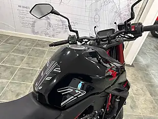 Used 2024 Honda CB750 Hornet Black - Interior and Exterior details 8