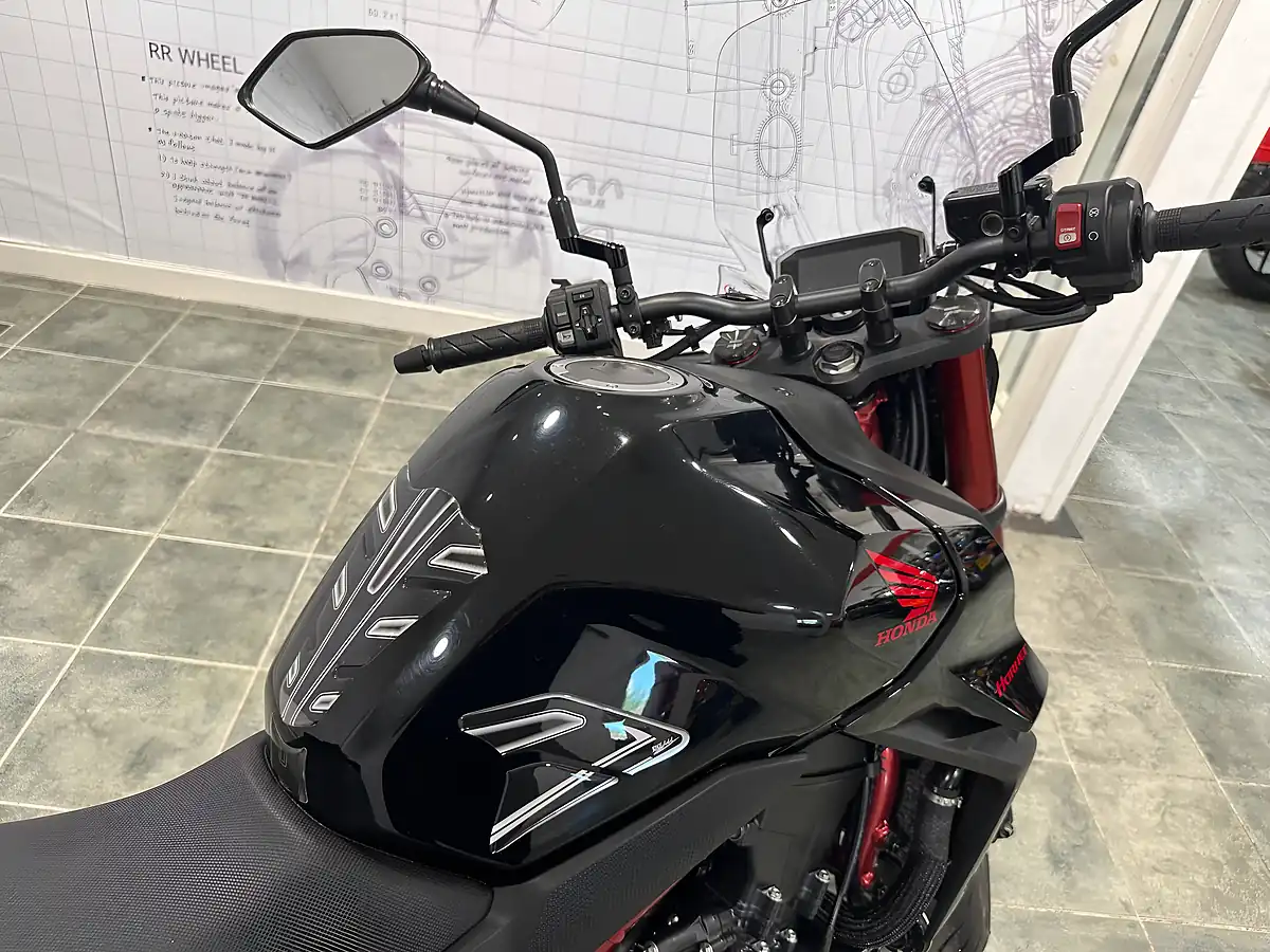 Used 2024 Honda CB750 Hornet Black - Interior and Exterior details 8