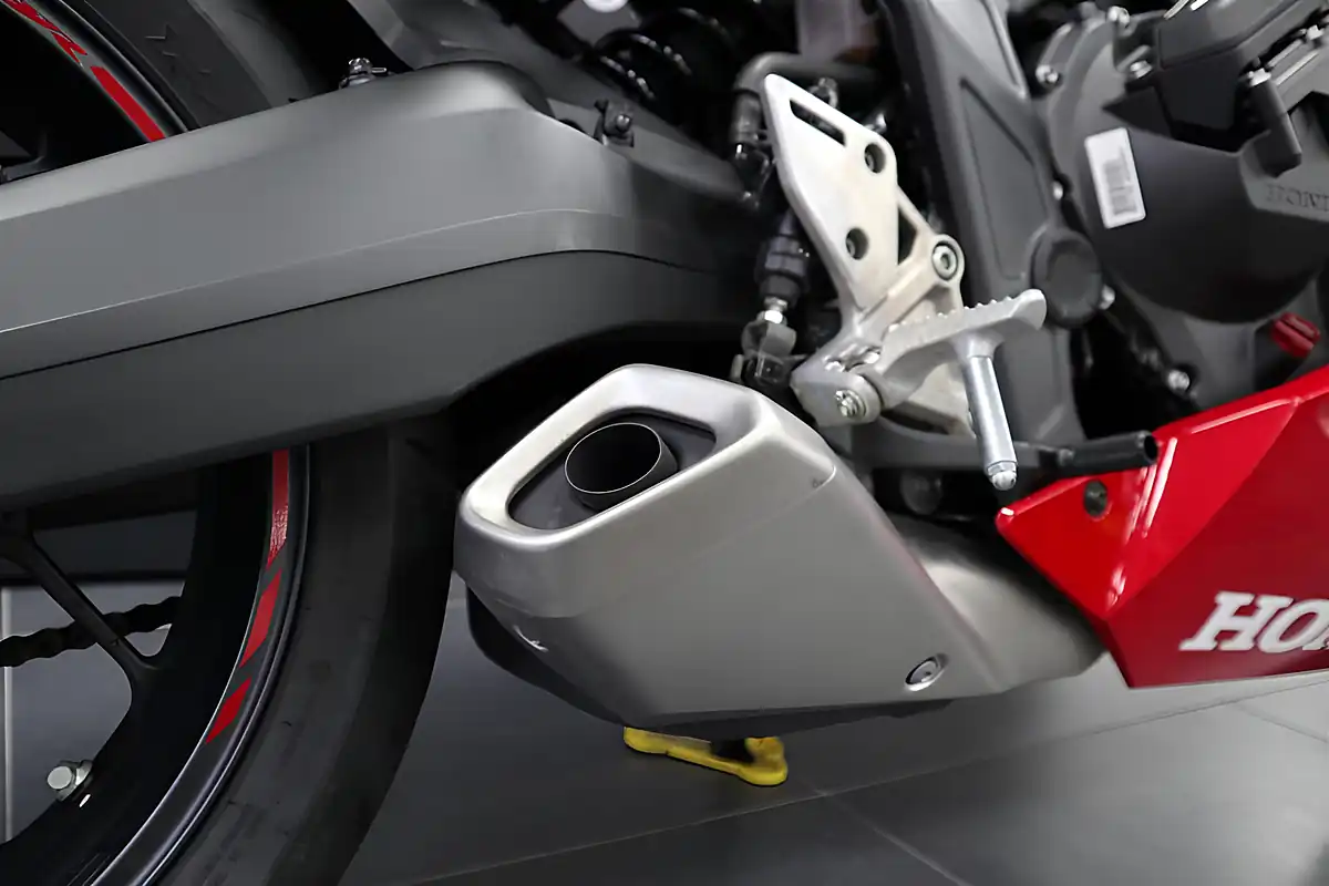 Used 2024 Honda Cbr 650 R Sports Pack Red - Interior and Exterior details 11