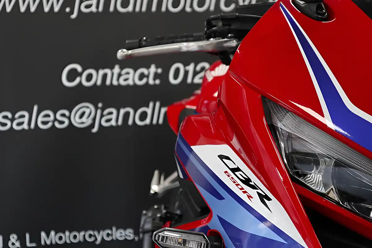 Used 2024 Honda Cbr 650 R Sports Pack Red - Interior and Exterior details 7